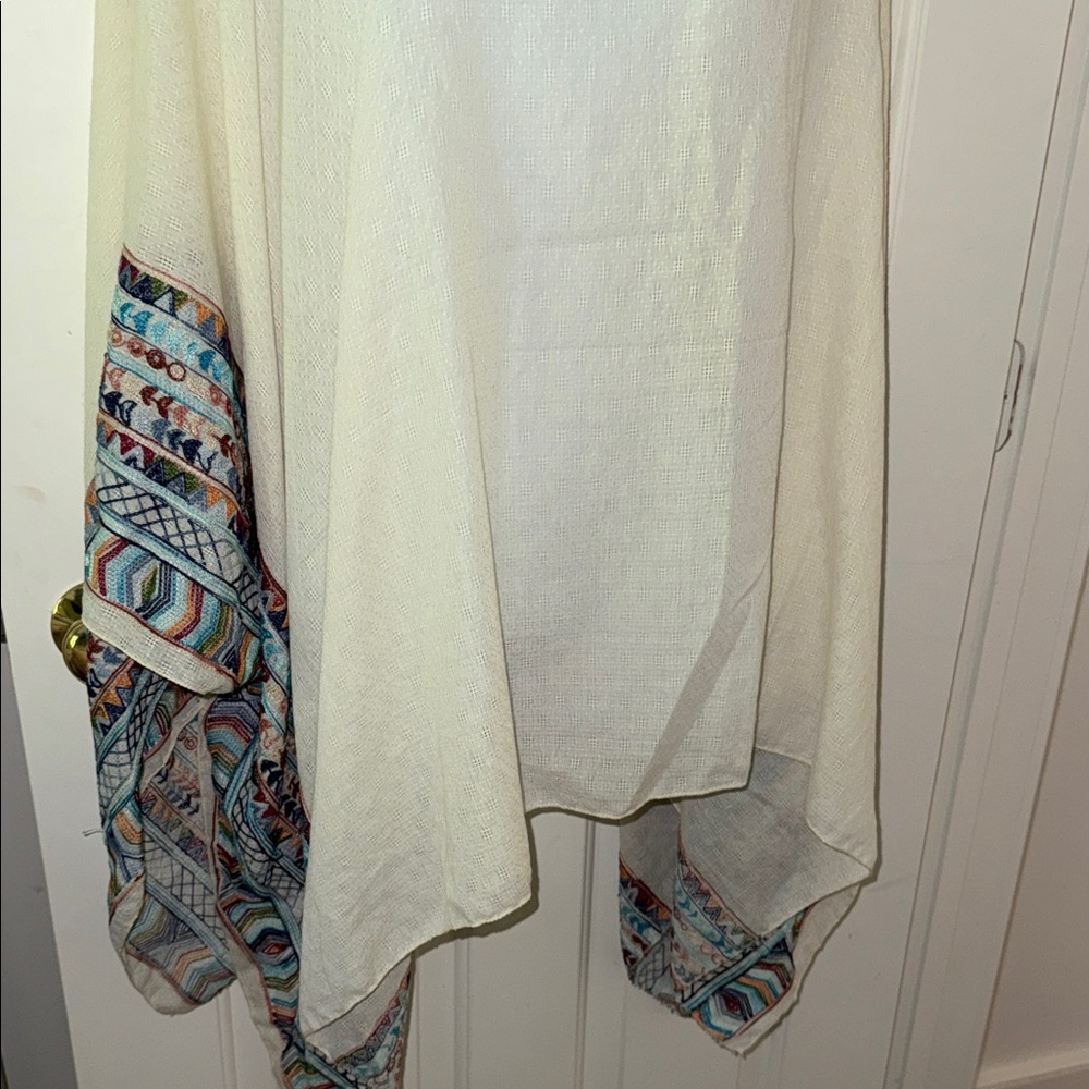 Three Bird Nest Boho Poncho - Picture 3 of 4